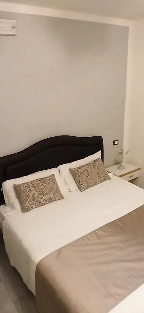 Hotel Leonardo Pisa 3*,