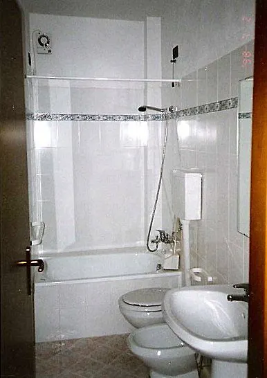 Hotel Leonardo Pisa 3*,